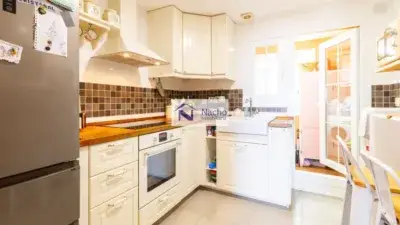 Piso en Venta con Vistas Panorámicas, 3 Dormitorios y Piscina