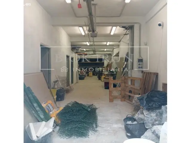 Amplio Local Comercial con Garaje y Posibilidades de Segregacion