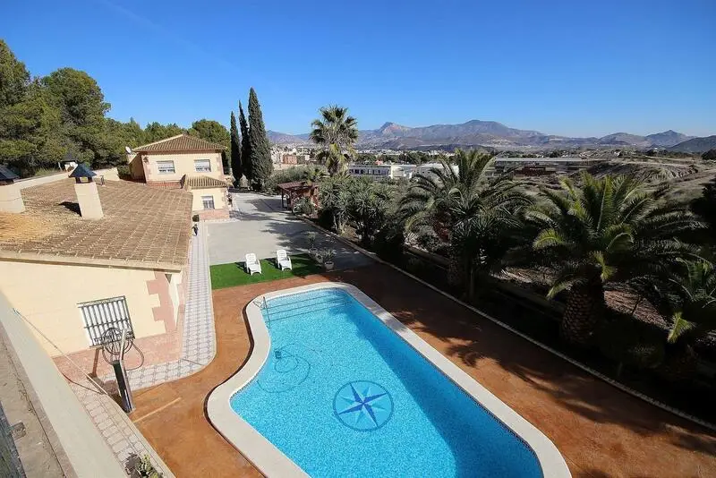 Villa en venta Monovar 4 dormitorios piscina garaje