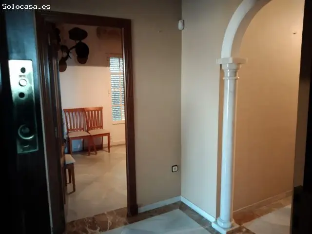 Chalet en Zona Norte de Jerez con Local Comercial y Gran Terraza