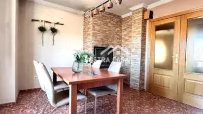 Casa Adosada en Venta en Requena 278m2