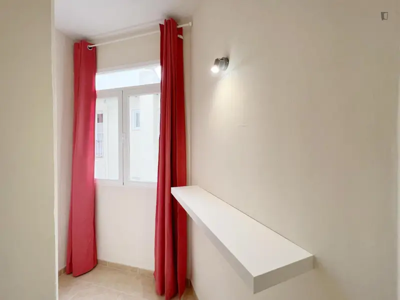 Habitaci3n Individual en Piso Compartido - 7 Habitaciones