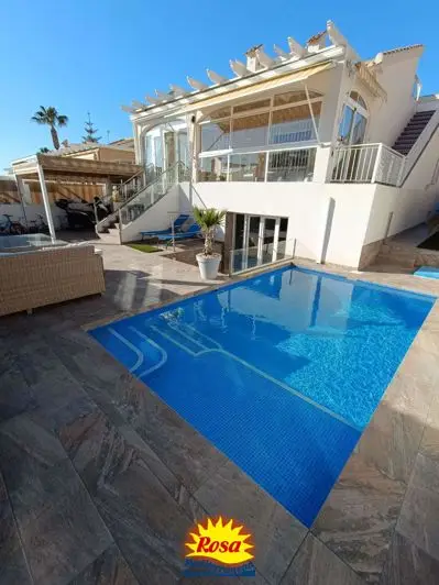 Villa 3 Dormitorios Piscina Privada y Sauna