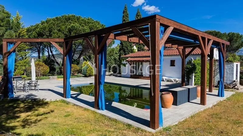 Chalet en Dominio de Fontenebro con Piscina y Vistas a la Sierra
