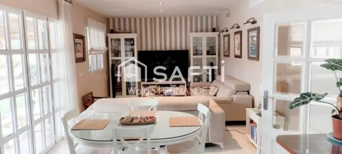 Chalet con Piscina en Murcia Zona Residencial