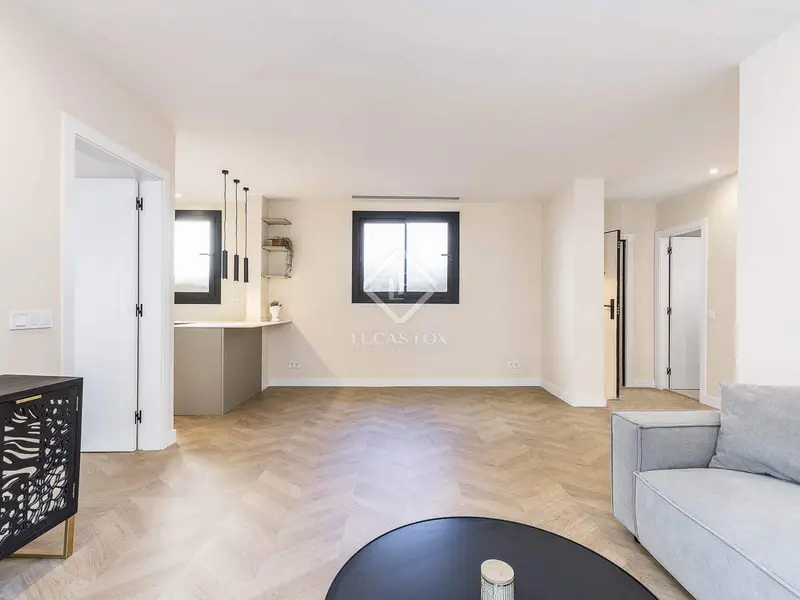 Apartamento en venta en Barcelona ciudad reformado con piscina