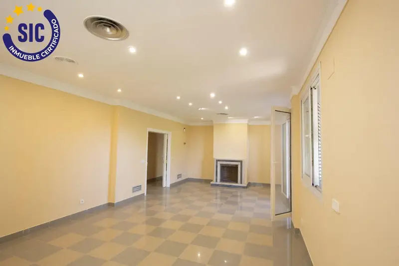 Chalet en Venta Torrent 5 Dormitorios Piscina Jardin