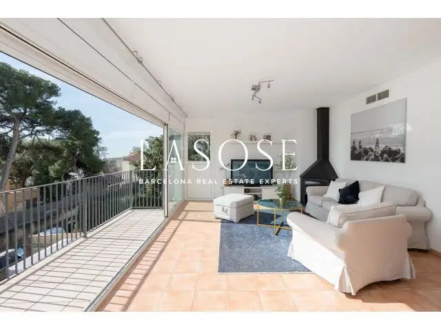 Piso Luminoso con Jardin Privado y Parking en Sant Gervasi