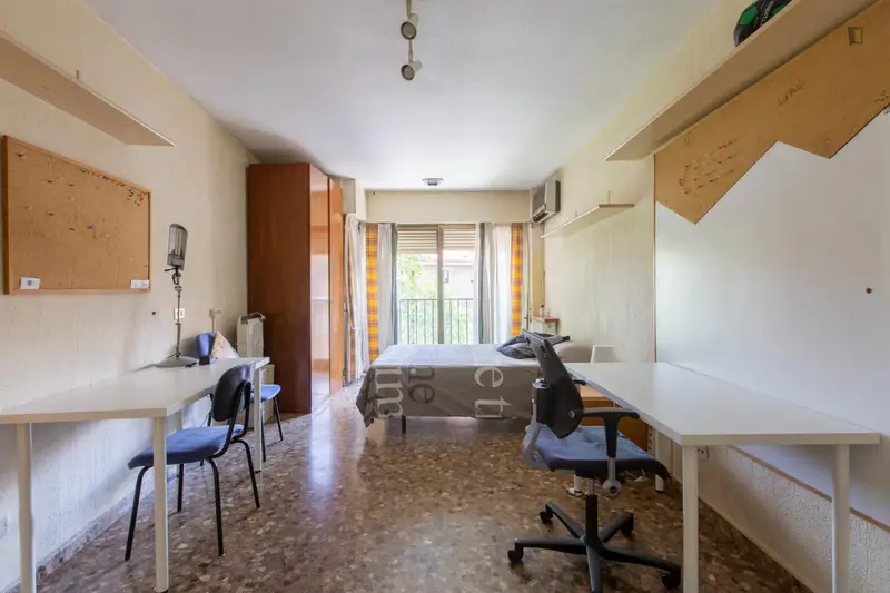 Habitacion Doble con Baño Privado y Balcon Cerca Universidad Murcia