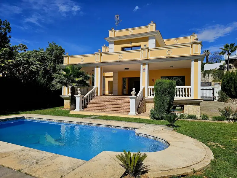 Chalet en Venta en Marbella Las Chapas 4 Dormitorios Cerca de Golf y Playa