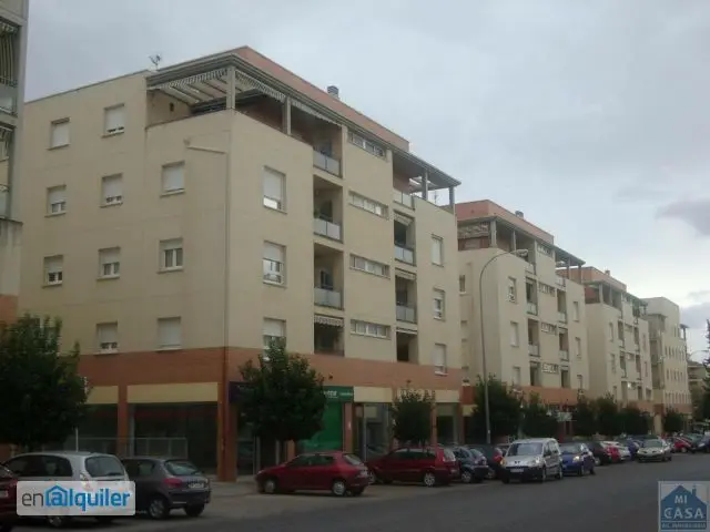 Alquiler de Piso 3 dormitorios, 2 baños, 1 garajes, Seminuevo, en Mérida, Badajoz