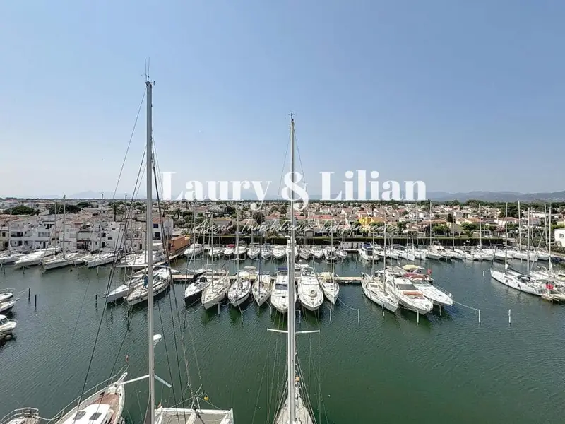 Apartamento en Empuriabrava con Vistas al Mar