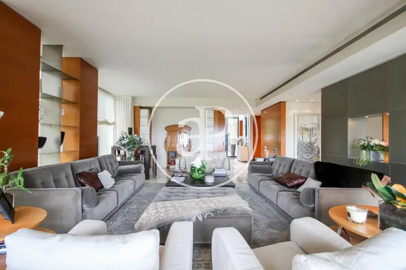Casa de Lujo con Vistas a Barcelona 1000m2