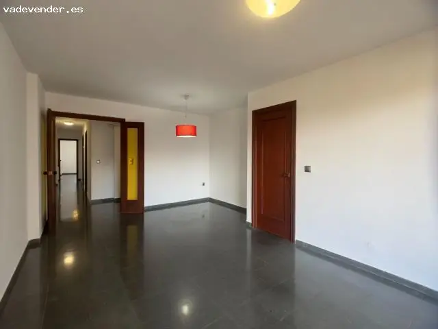 Piso Centrico Figueres 4 habitaciones 2 baños Parking Doble