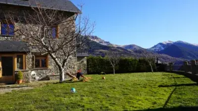 Casa Rústica Moderna en Gistain con Vistas a la Montaña