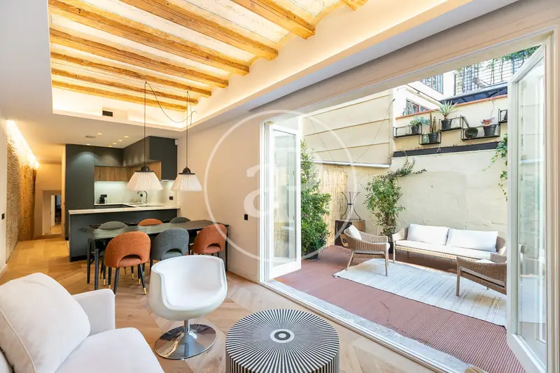Piso Reformado en El Born con Terraza de 40m2