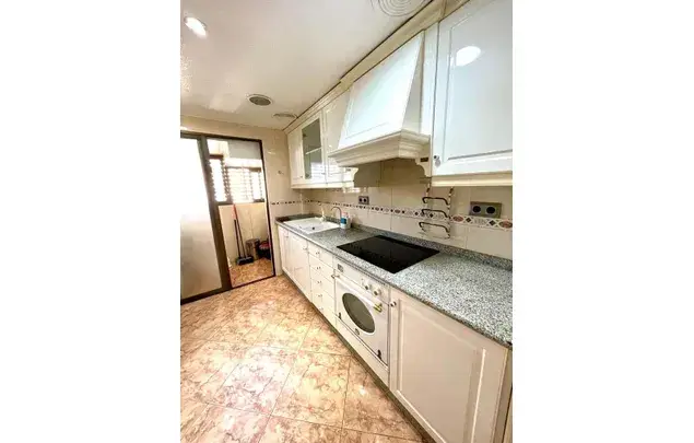Rent a room of 95 m² in Murcia