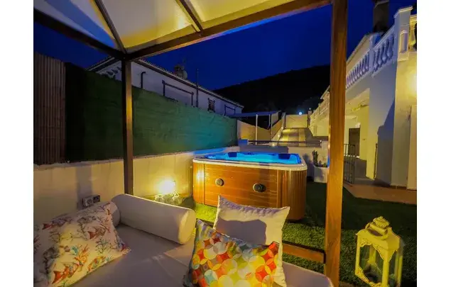 Casa Rural en Coín para 10 Personas con Piscina y Jacuzzi