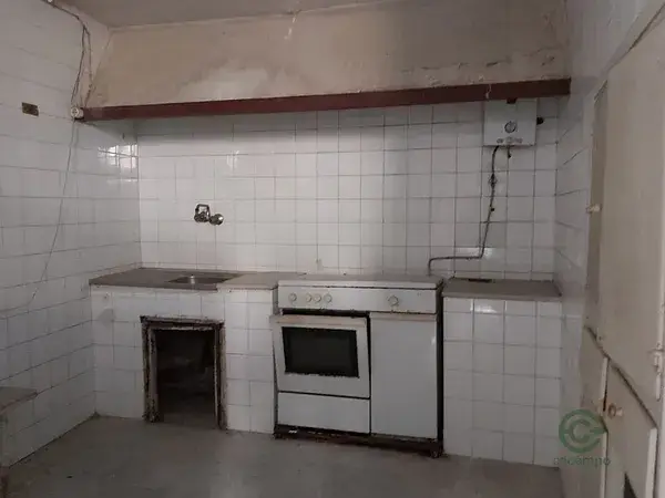 Casa con Almacén en Raxó Pontevedra para Reformar