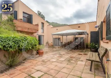 Casa con Terreno en Castellar del Valles Airesol 336m2