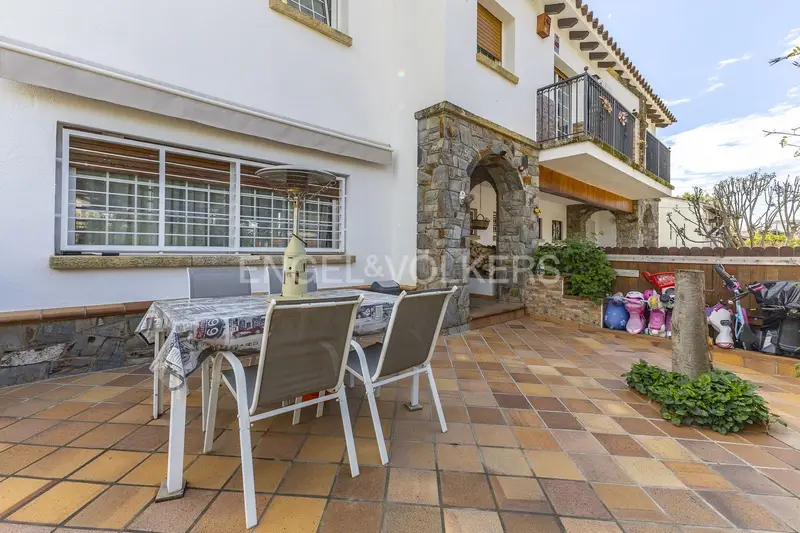 Chalet en venta en Premià de Dalt con piscina y vistas al mar