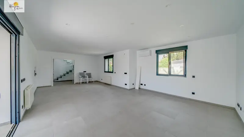 Villa Clásica Nueva en Torrevieja: Apartamentos de Lujo a 20m de la Playa