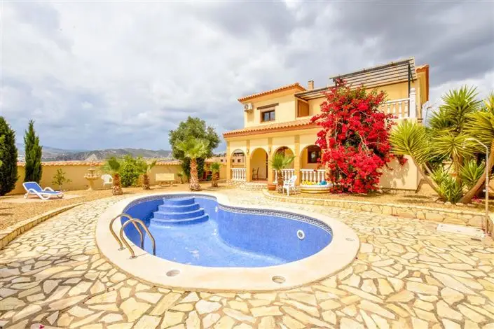 Villa de Lujo 3 Dormitorios en El Cucador Zurgena