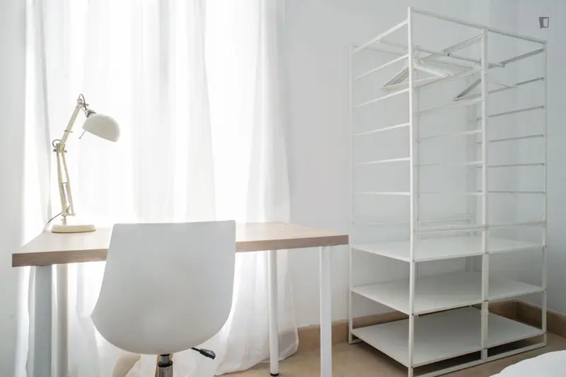 Coliving Málaga: Habitaciones Amuebladas con Facturas Incluidas