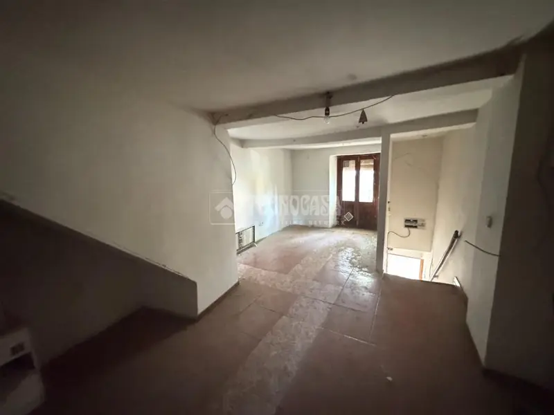 Casa Adosada en Torrelaguna para Reformar con Patio