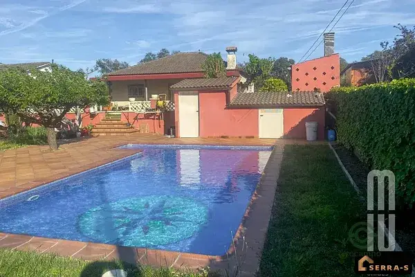 Casa en venta con piscina y barbacoa cerca de Barcelona