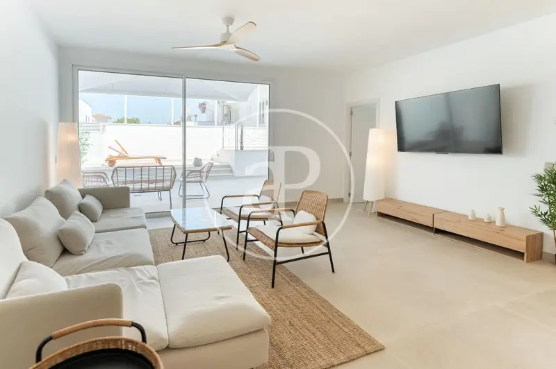 Apartamento en venta Colonia Sant Jordi: 3 dormitorios, piscina privada y terraza