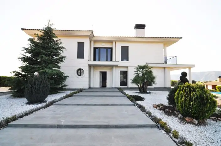 Villa de Lujo en Venta 4 Dormitorios Piscina Jacuzzi