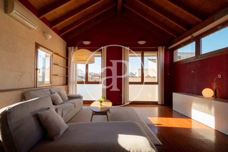 Atico con Terraza en Casco Antiguo