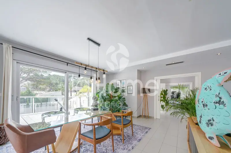 Casa unifamiliar en Godella con piscina y amplios espacios