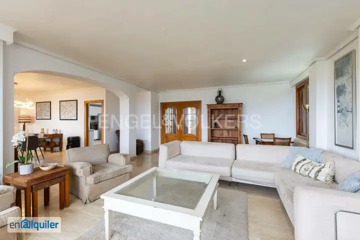 Chalet Amueblado en La Eliana 4 Dormitorios Piscina Jardin
