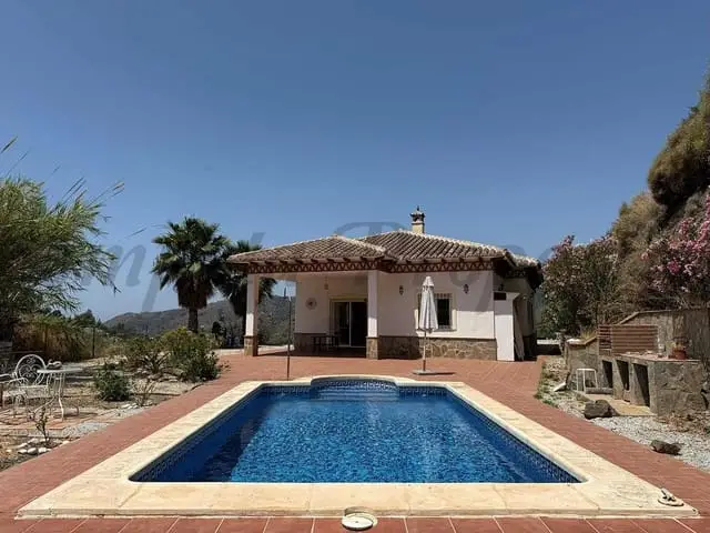 Villa en Venta en Cómpeta 4 Dormitorios Piscina Privada