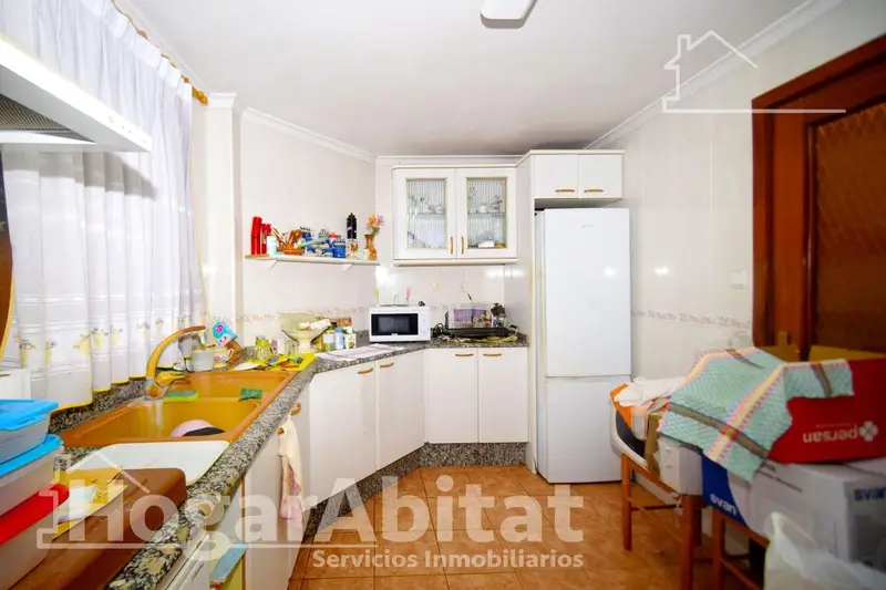 Amplio Piso Semireformado en Sagunto con Ascensor y Balcon
