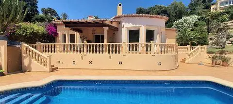 Villa con Vistas al Mar en Jávea Cerca de la Playa
