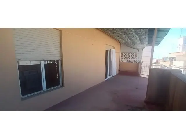 Piso con Terraza y Ascensor en Elche Centro