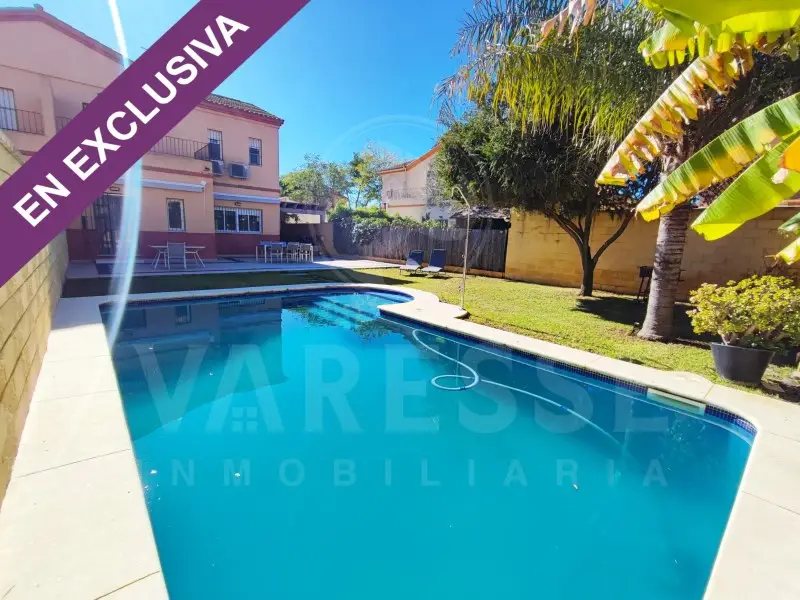 Venta Casa Pareada con Chimenea en Lora del Río