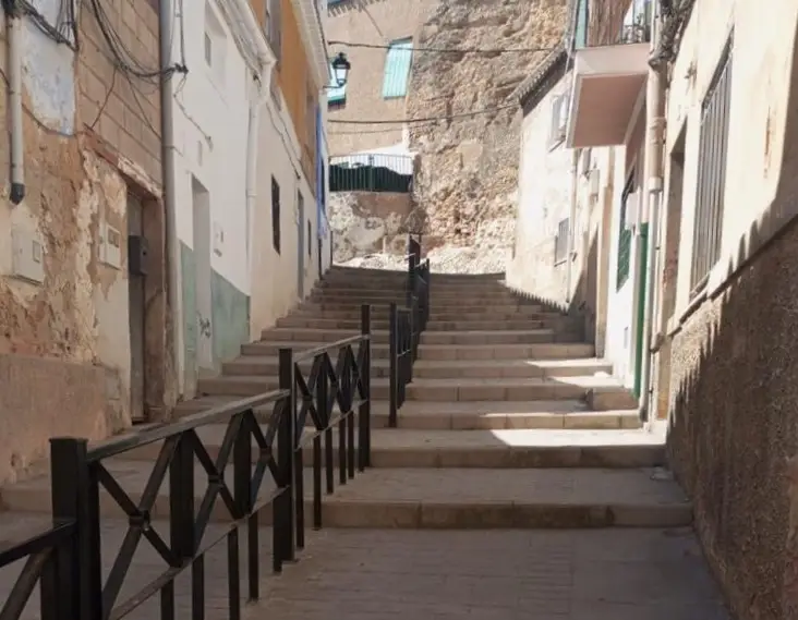 Bajo con Patio para Reformar en Hellín