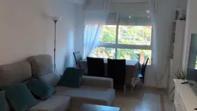 Apartamento Amueblado con Piscina y Garaje en Urbanizacion Cerrada