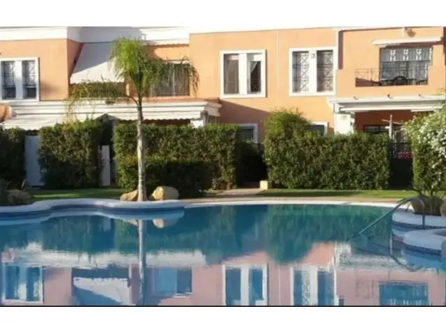 Chalet en San Juan Golf con 4 Piscinas y Vistas