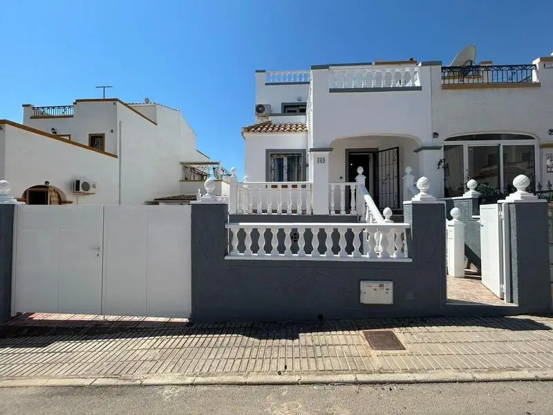 Villa en Venta Playa Flamenca Impecable Estado Cerca de la Playa