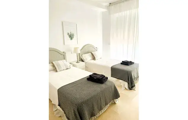 Alquiler Apartamento 3 Dormitorios Sotogrande Costa 95m2