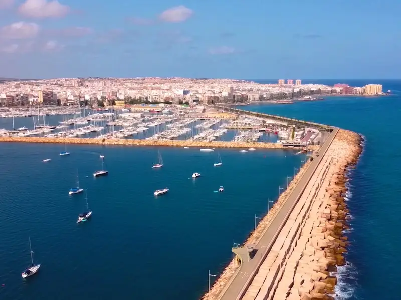 Apartamento en planta baja cerca de la playa en Torrevieja