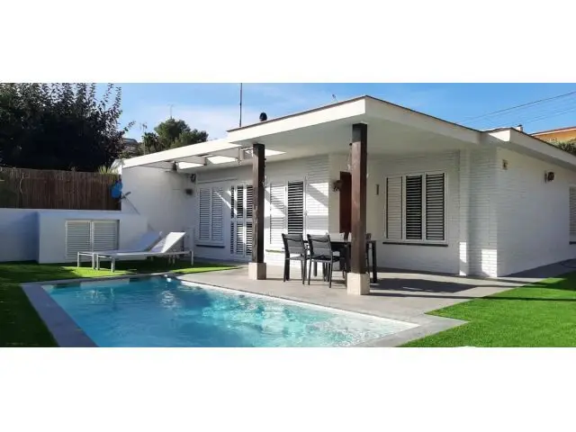 Casa con Jardin y Piscina en Vallpineda Sitges Alquiler Temporada