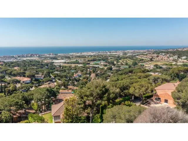 Magnífica Parcela con Vistas al Mar en Montcabrer Cabrils