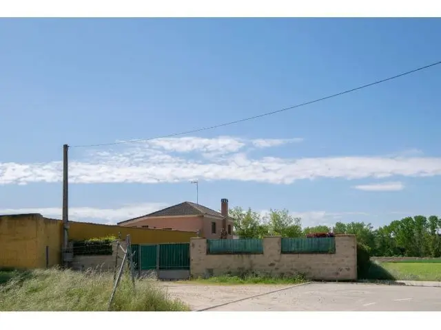 Finca con Vivienda y Merendero en Puente Duero Valladolid