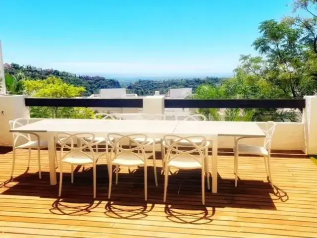 Apartamento de Lujo en Benahavis con Vistas al Mar